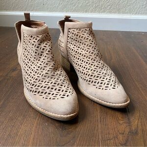 Jeffrey Campbell Tagloni Tan Beige Laser Cut Suede Boho Festival Booties SZ 7